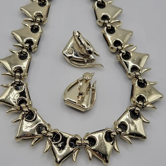 VTG Coro Demi-Parure: Gold Tone Setting | White, Black, Gold "Confetti" | SIGNED - Picture 9 of 13